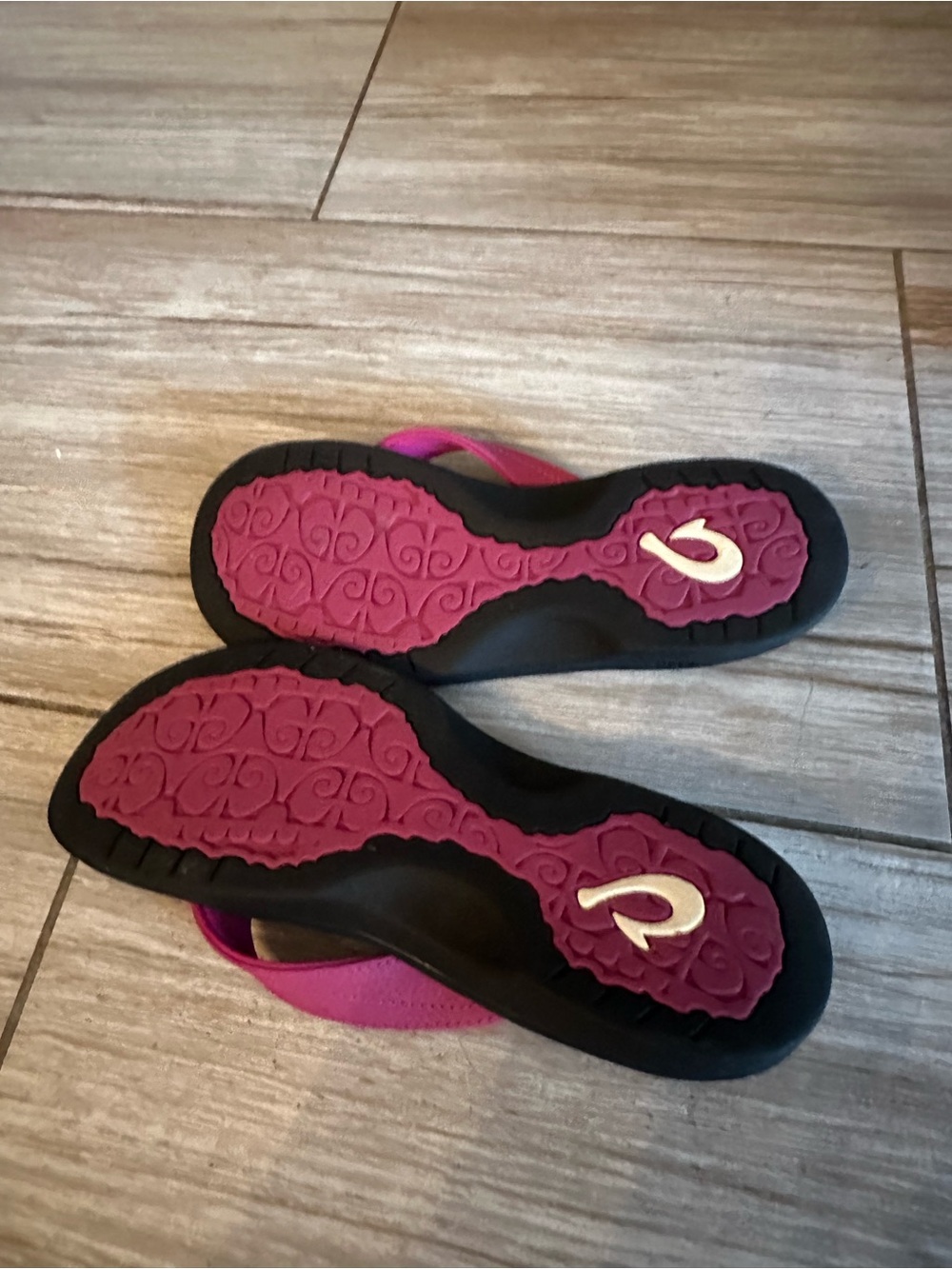 OluKai women’s  orchid  Flip Flop Sandals - Picture 5 of 6